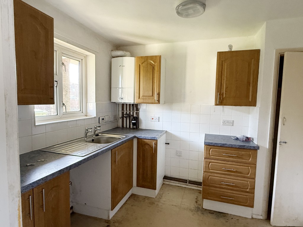 Lot: 122 - GROUND FLOOR FLAT FOR IMPROVEMENT - Kitchen in Flat for Improvement